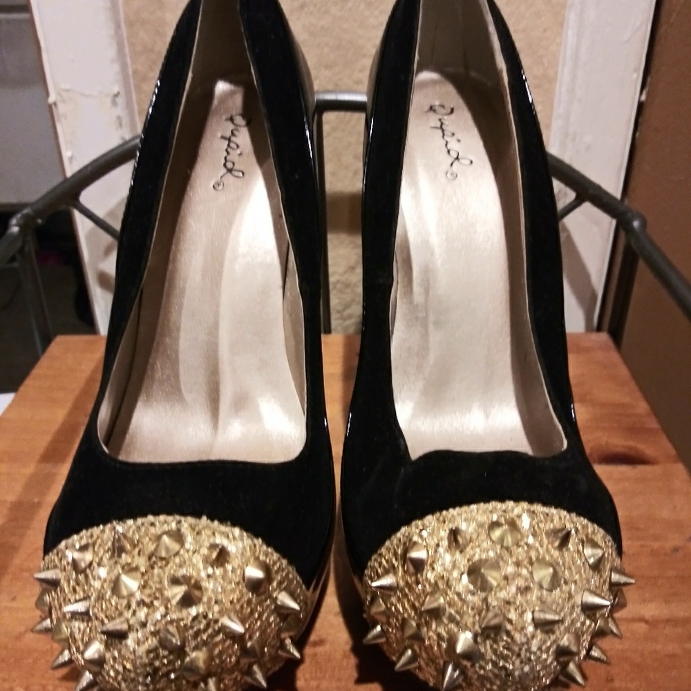 New Golden Spike High Heel Pumps size 9